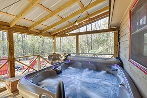 Cozy Creekside Mountain Escape w/ Hot Tub!