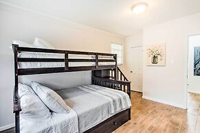 Bright Hinesville Home, 43 Mi to Savannah!