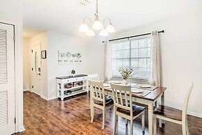 Bright Hinesville Home, 43 Mi to Savannah!