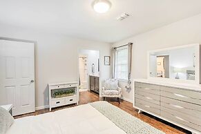 Bright Hinesville Home, 43 Mi to Savannah!
