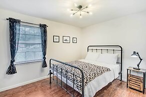 Bright Hinesville Home, 43 Mi to Savannah!