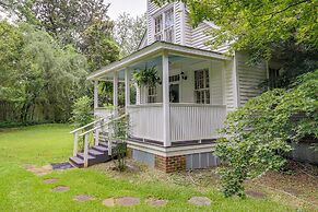Romantic Cottage in Washington Historic District