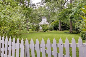 Romantic Cottage in Washington Historic District