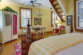 Romantic Cottage in Washington Historic District