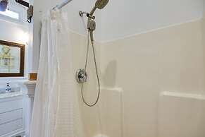 Romantic Cottage in Washington Historic District