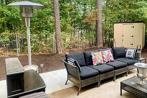 Snellville Abode < 9 Mi to Stone Mtn Park!