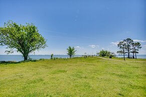 Charming Newport News Cottage < 1 Mi to Ocean!