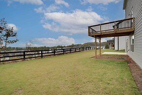 Modern Canton Home: 10 Mi to Lake Allatoona!