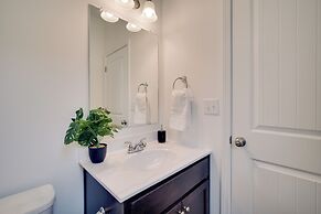 Modern Canton Home: 10 Mi to Lake Allatoona!