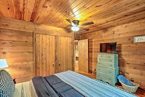 Idyllic Blue Ridge Cabin ~ 1 Mi to Downtown!