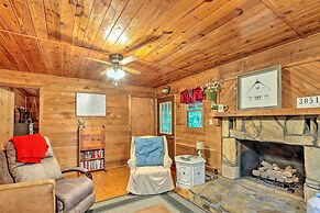 Idyllic Blue Ridge Cabin ~ 1 Mi to Downtown!