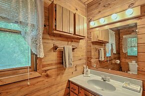 Idyllic Blue Ridge Cabin ~ 1 Mi to Downtown!