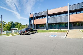 Modern Nashville Studio ~ 5 Mi to Downtown!