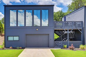 Modern & Luxe Lake Arrowhead Villa Near Marina!