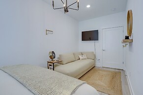 Modern & Luxe Lake Arrowhead Villa Near Marina!