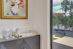 Modern & Luxe Lake Arrowhead Villa Near Marina!