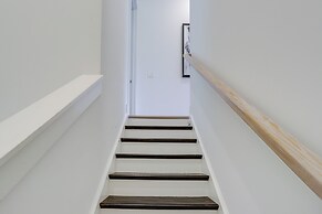 Modern & Luxe Lake Arrowhead Villa Near Marina!