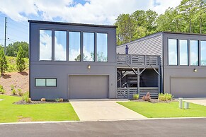 Modern & Luxe Lake Arrowhead Villa Near Marina!