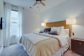 Modern & Luxe Lake Arrowhead Villa Near Marina!