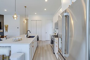 Modern & Luxe Lake Arrowhead Villa Near Marina!