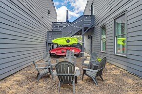 Modern & Luxe Lake Arrowhead Villa Near Marina!