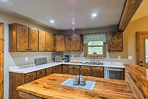 Summerville Getaway w/ Deck + On-site Creek!