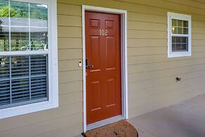 Clayton Resort Getaway w/ Pool Access, Pickleball!