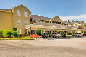 Clayton Resort Getaway w/ Pool Access, Pickleball!