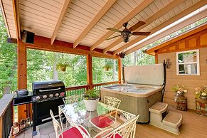 Charming Hiawassee Tiny Home w/ Hot Tub & Views!