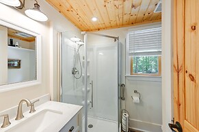 Near Main Street w/ Hot Tub: Retreat in Hiawassee!