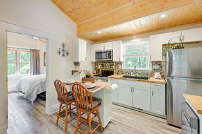 Near Main Street w/ Hot Tub: Retreat in Hiawassee!