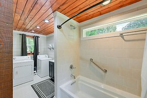 Near Main Street w/ Hot Tub: Retreat in Hiawassee!