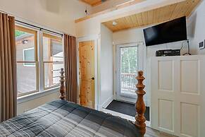 Near Main Street w/ Hot Tub: Retreat in Hiawassee!