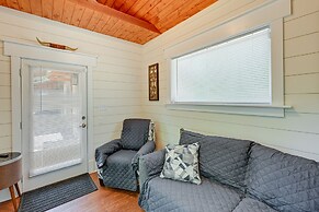 Near Main Street w/ Hot Tub: Retreat in Hiawassee!