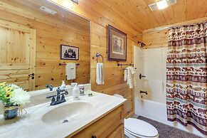 Mineral Bluff 'bear Ridge Cabin' w/ Hot Tub!