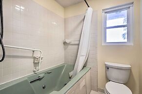 Lakefront Macon Getaway: Grill, Pet Friendly!