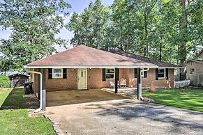 Lakefront Macon Getaway: Grill, Pet Friendly!