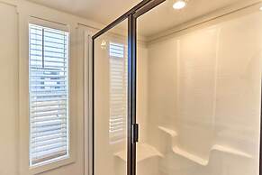 Tiny Home Retreat w/ Fire Pit ~ 3 Mi to Lake!