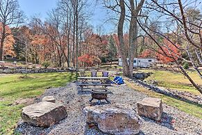 Tiny Home Retreat w/ Fire Pit ~ 3 Mi to Lake!