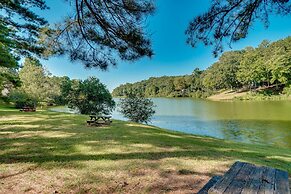 Quaint Cabin w/ Pool + Lake Access, 7 Mi to Helen!