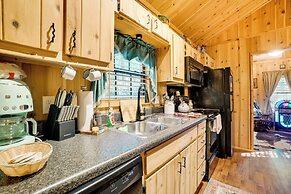 Quaint Cabin w/ Pool + Lake Access, 7 Mi to Helen!