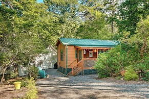Quaint Cabin w/ Pool + Lake Access, 7 Mi to Helen!
