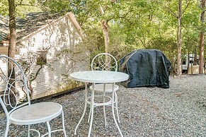 Quaint Cabin w/ Pool + Lake Access, 7 Mi to Helen!