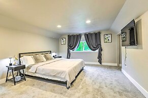 Seattle Home w/ Private Yard ~ 8 Mi to Dtwn!