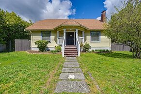 Seattle Home w/ Private Yard ~ 8 Mi to Dtwn!