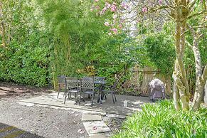 Seattle Home w/ Private Yard ~ 8 Mi to Dtwn!