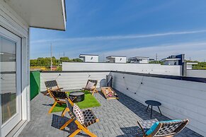 Nashville Townhome w/ Rooftop Balcony & Game Room!