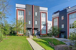 Nashville Townhome w/ Rooftop Balcony & Game Room!