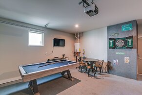 Nashville Townhome w/ Rooftop Balcony & Game Room!