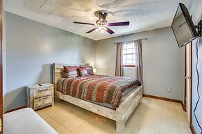 4 Mi to Bourbon St: Spacious Retreat w/ Wet Bar!